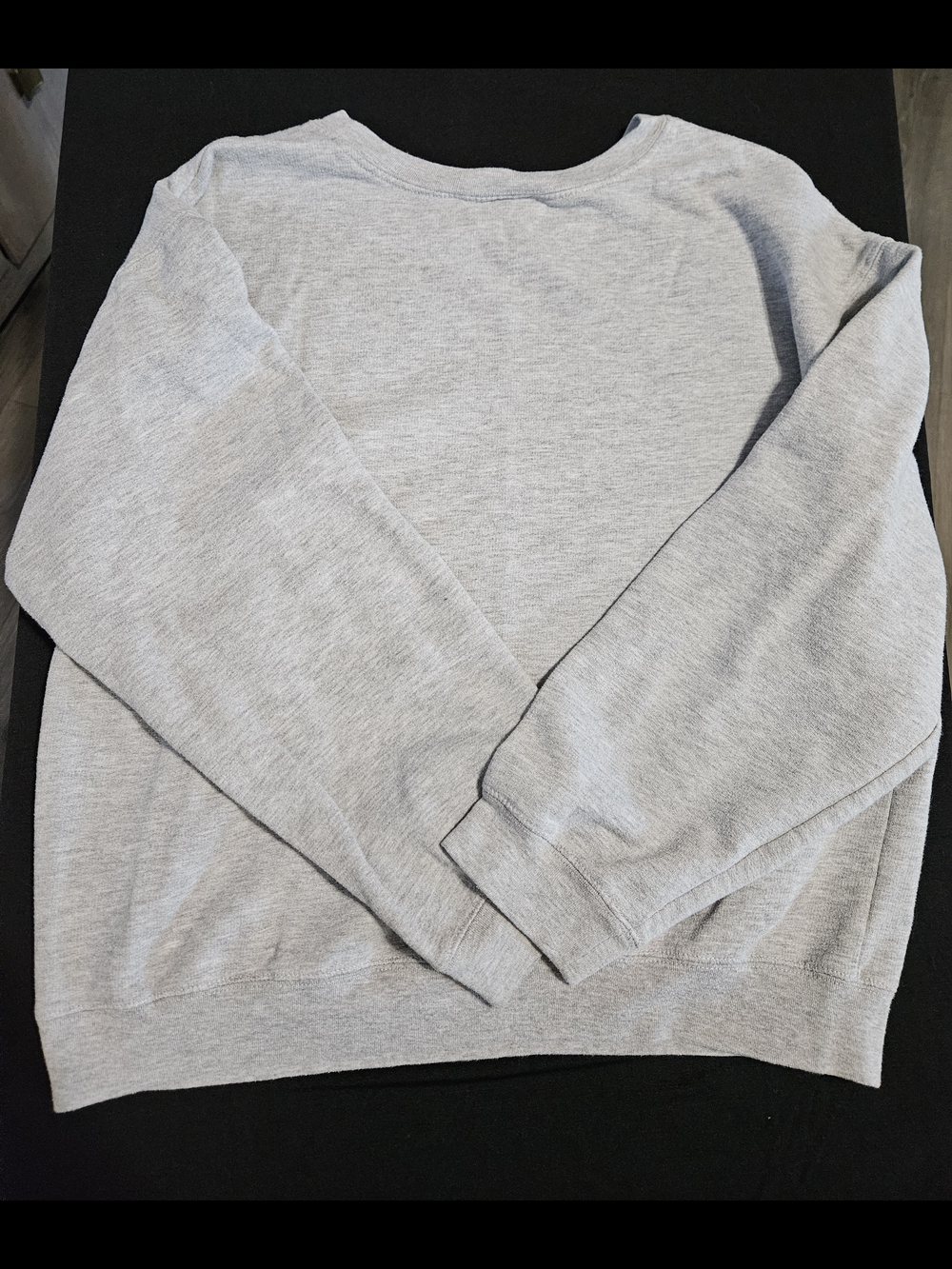 Kodak Gray Sweatshirt with Blue, Yellow, Red and Black Stripes - Picture 4 of 4